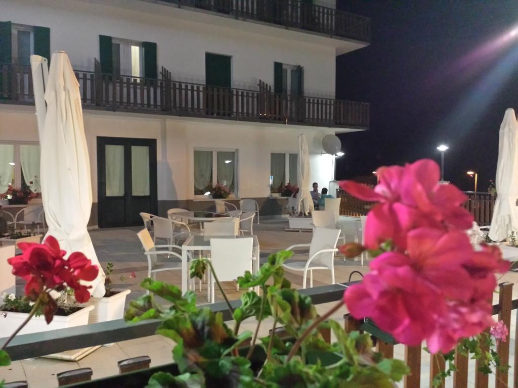 Hotel Pineta 팔카데 외부 사진