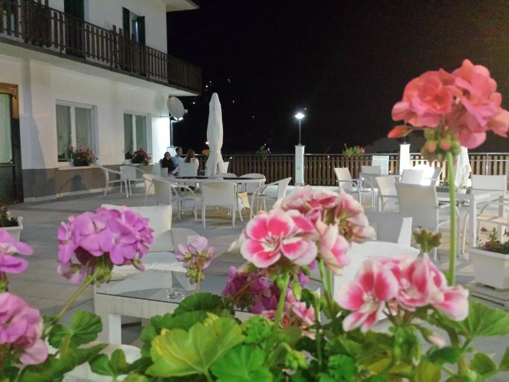 Hotel Pineta 팔카데 외부 사진